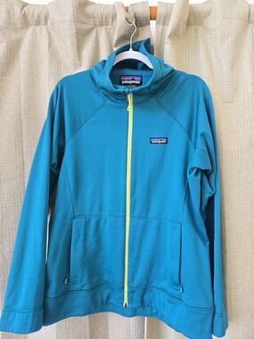 Patagonia Teal Full-Zip Hooded Jacket with Yellow Zip